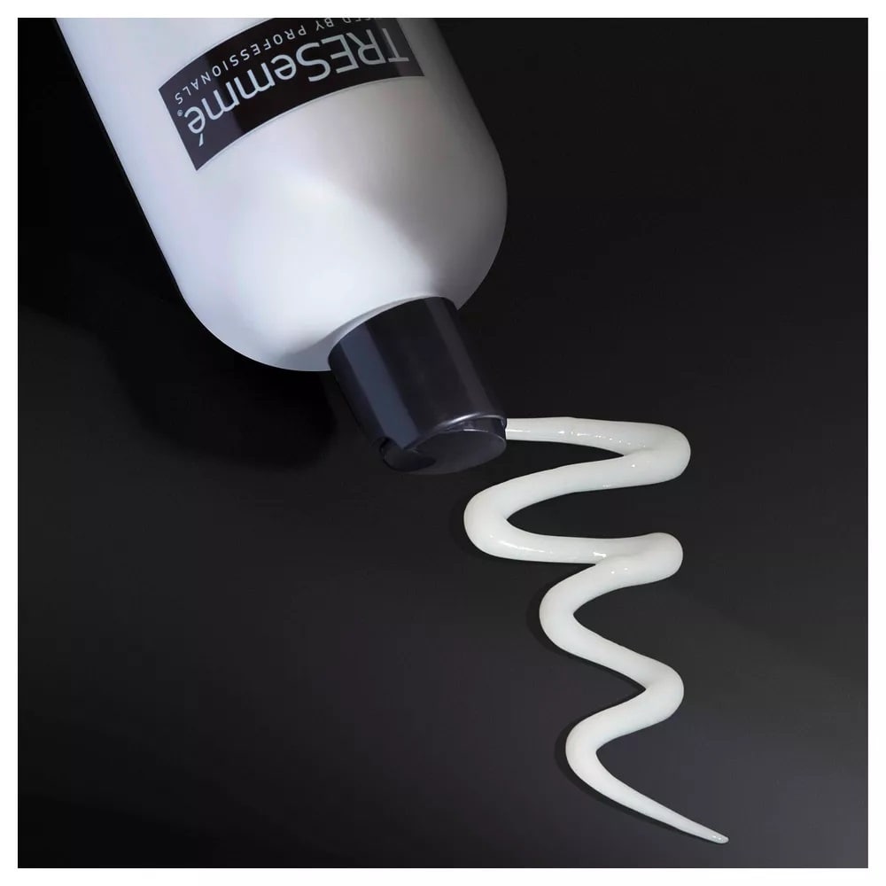 Tresemme-Moisture-Rich-Conditioner-7x-for-Professional-Quality-Salon-Healthy-Look-and-Shine-2-min.jpg Tresemmé Moisture Rich Conditioner - Image 4
